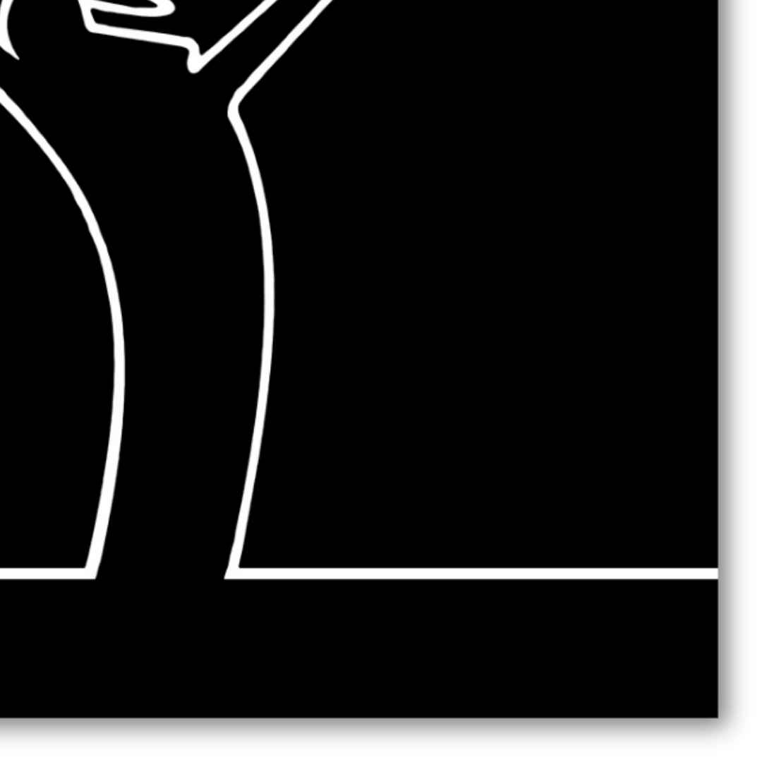 Dettaglio Immagine minimalista di MrLINEA con le braccia alzate in segno di gioia ed esultanza, in bianco su fondo nero, opera di Osvaldo Cavandoli.