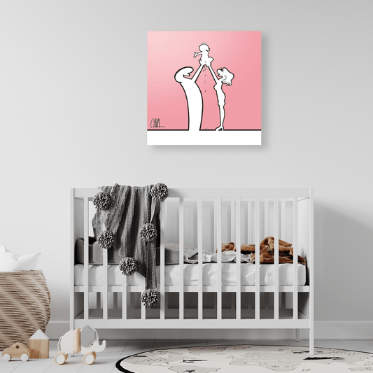 Ambientazione del quadro e Illustrazione artistica "MrLINEA Baby rosa", raffigurante un bambino tra due figure su sfondo rosa, creata dall'artista Osvaldo Cavandoli.