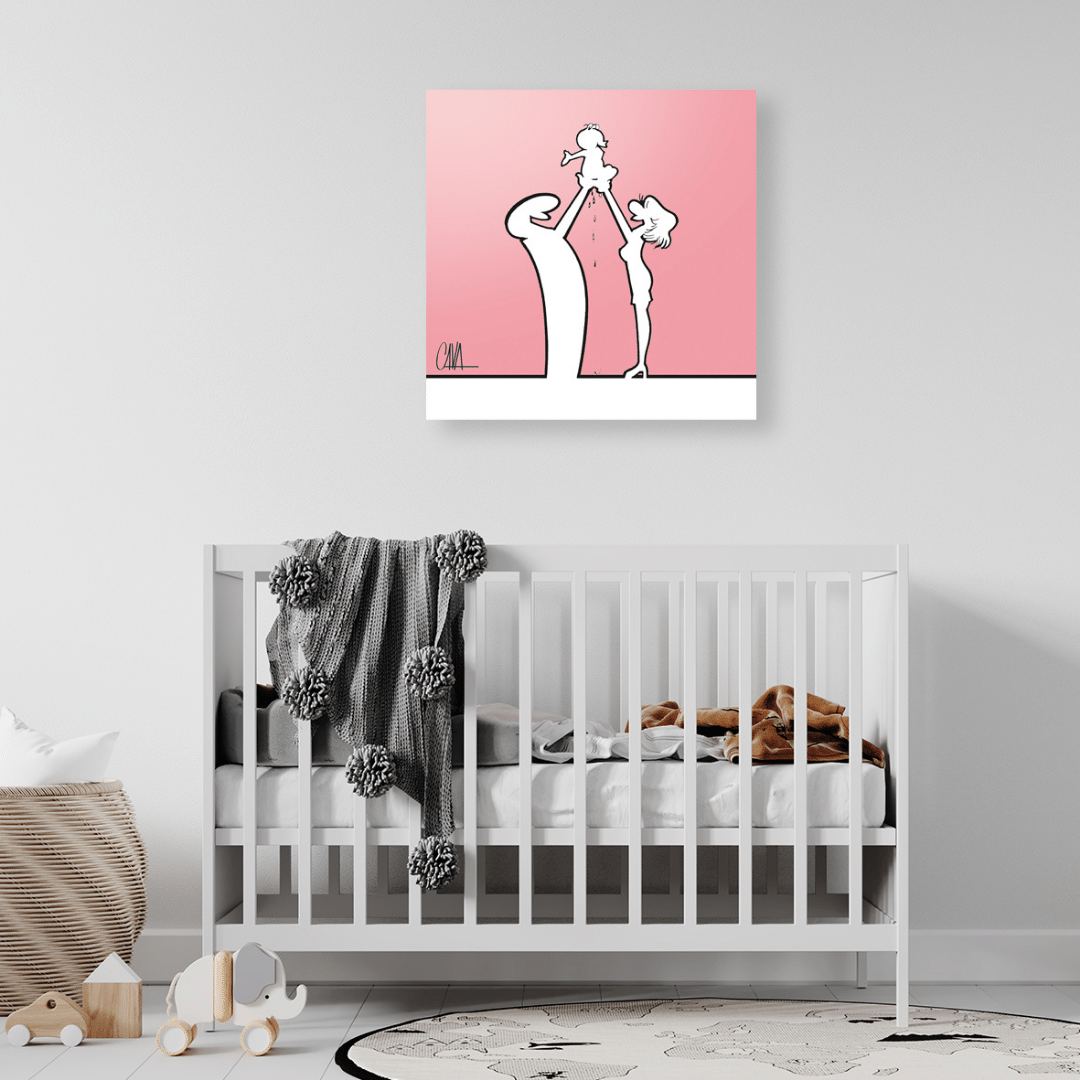 Ambientazione del quadro e Illustrazione artistica "MrLINEA Baby rosa", raffigurante un bambino tra due figure su sfondo rosa, creata dall'artista Osvaldo Cavandoli.